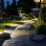 espeto-poste-para-jardim-taschibra-lucine-led-6w-bivolt-preto-3000k-luz-amarela-5.jpg