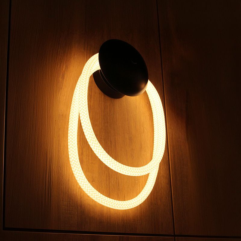 arandela-taschibra-organic-tex180-led-bivolt-preta-3000k-luz-amarela-3.jpg