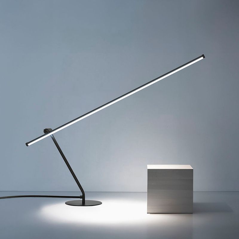 luminaria-de-mesa-led-taschibra-pole-bivolt-6500k-luz-branca-preta-4.jpg