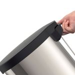lixeira-tramontina-new-com-pedal-30l-redonda-inox-polido-3.jpg